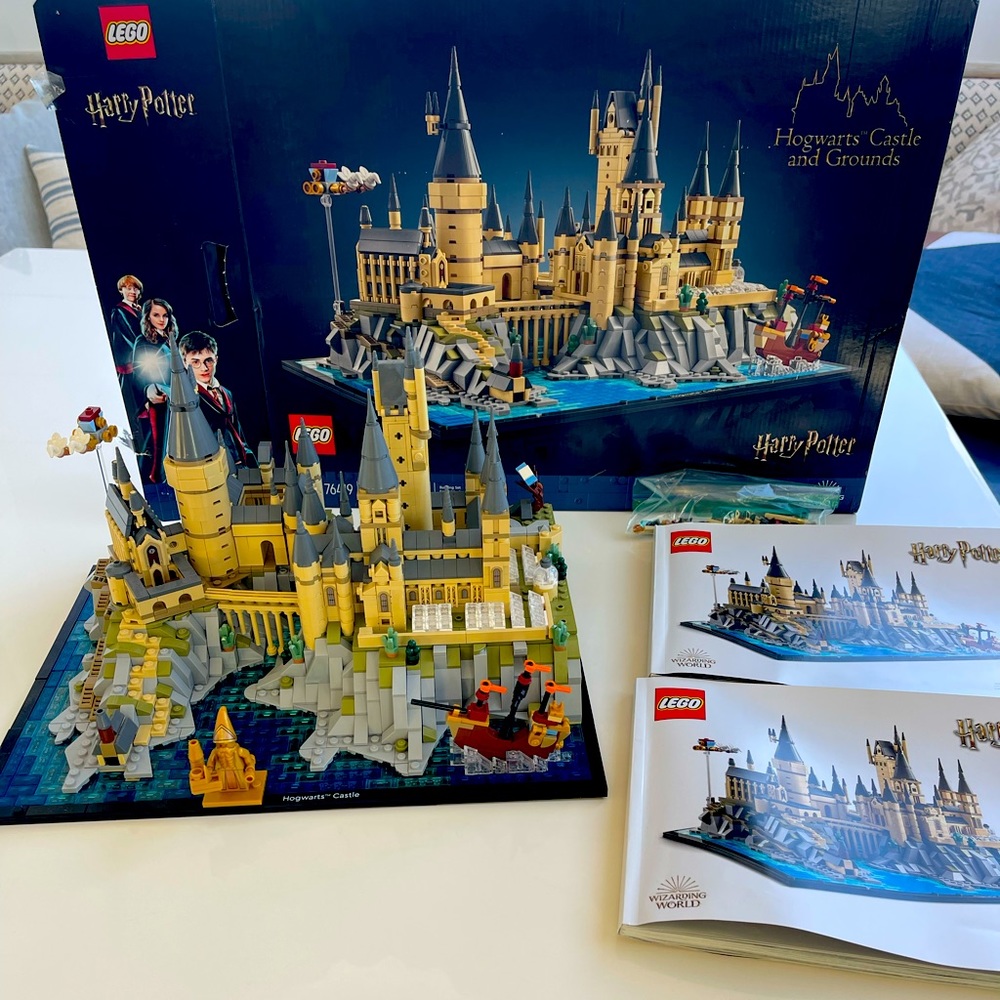 Harry Potter Hogwarts castle Lego set